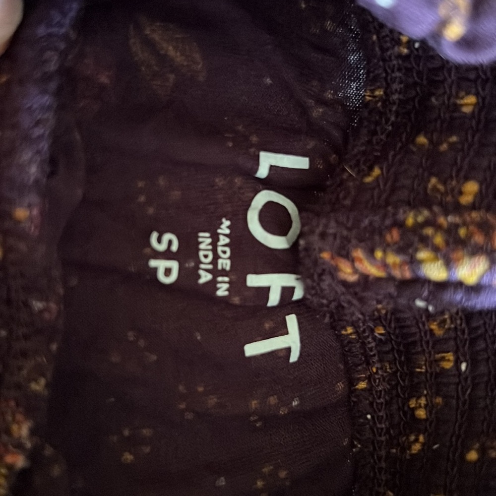 Loft floral summer top.  Size small petite. - Picture 4 of 5